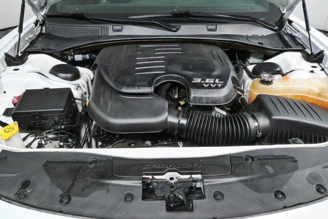 Used 2021 Dodge Charger SXT w/ Leather Interior Group RWD image 33