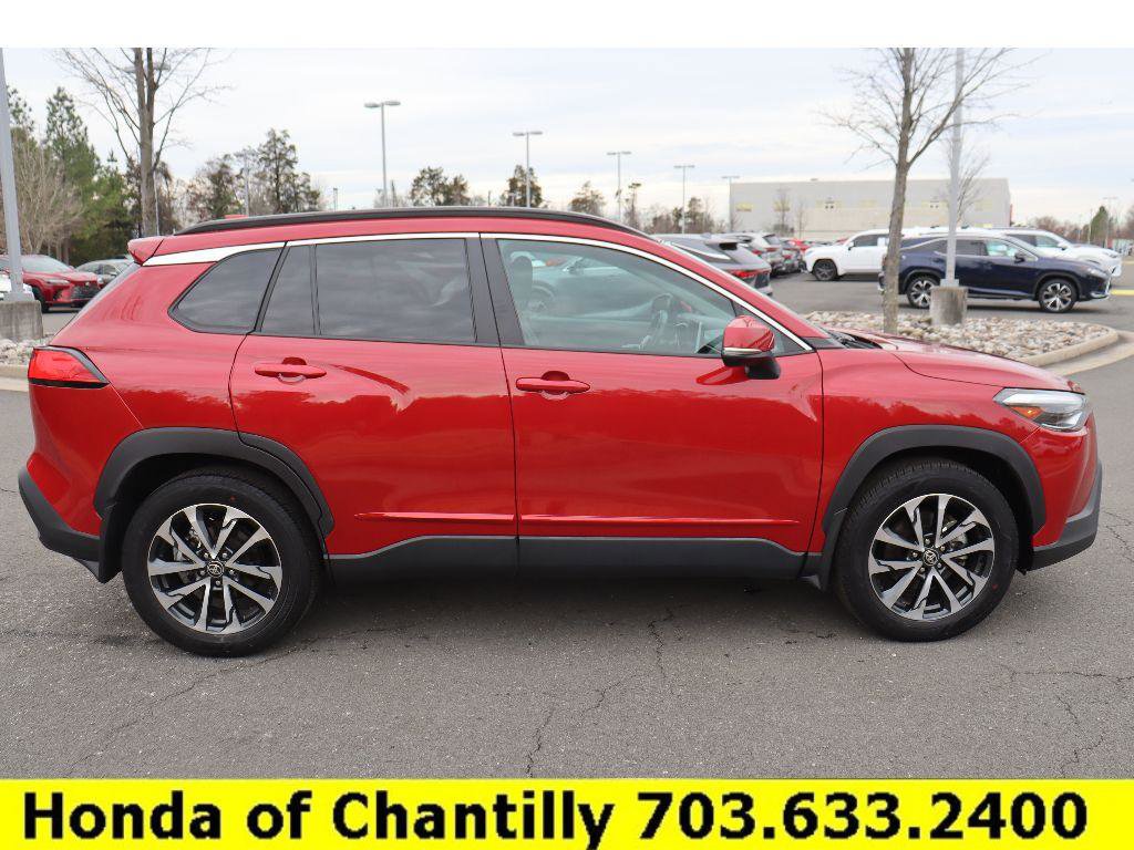 Used 2024 Toyota Corolla Cross XLE w/ Convenience Package image 8