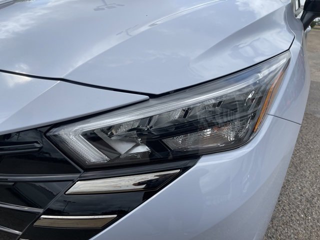 New 2025 Nissan Versa SR w/ Trunk Package image 8