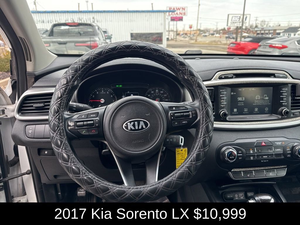 Used 2017 Kia Sorento LX w/ LX Convenience Package image 10