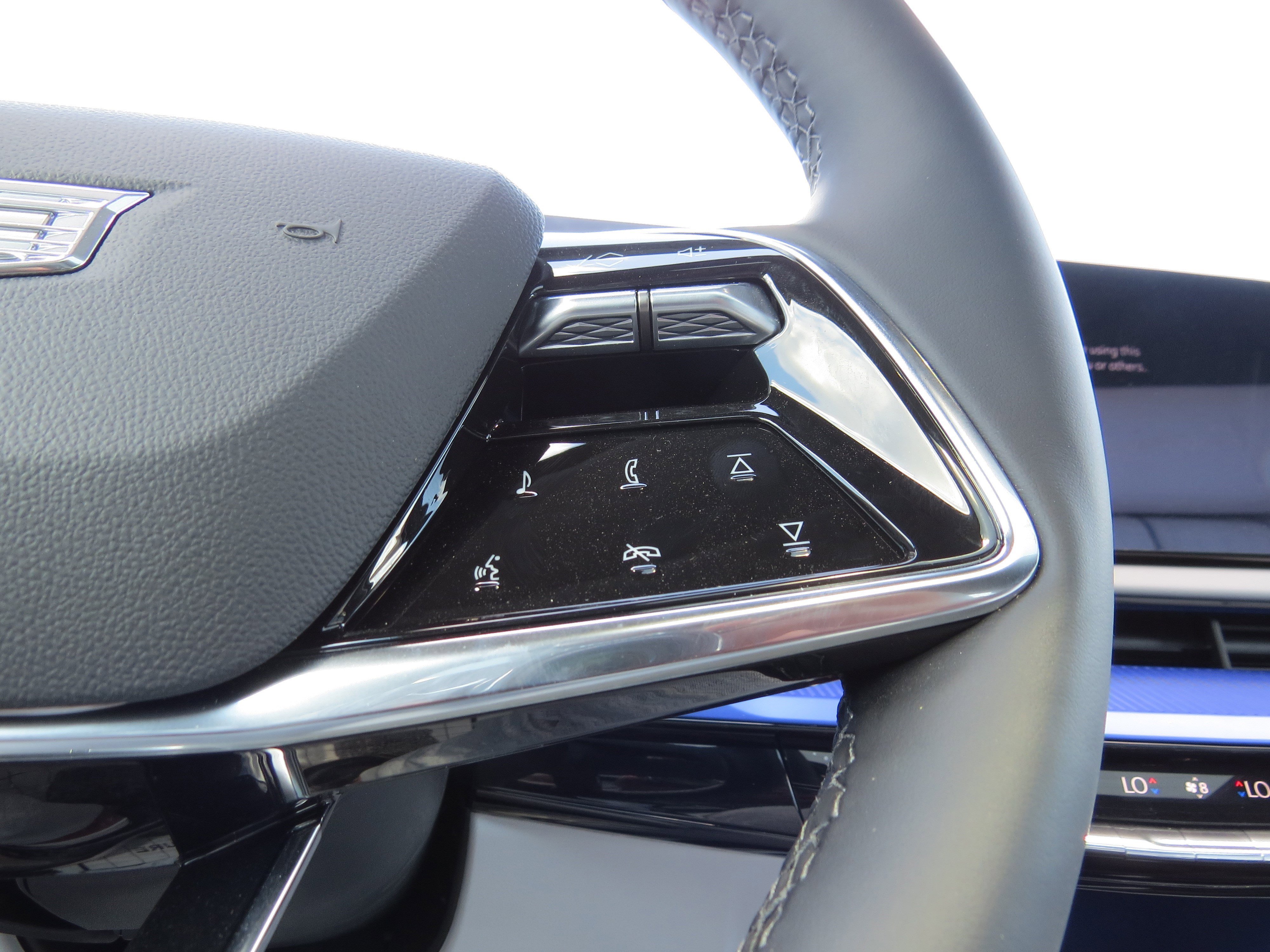 New 2025 Cadillac Optiq Sport 2 w/ LPO, Floor Liner Package image 21