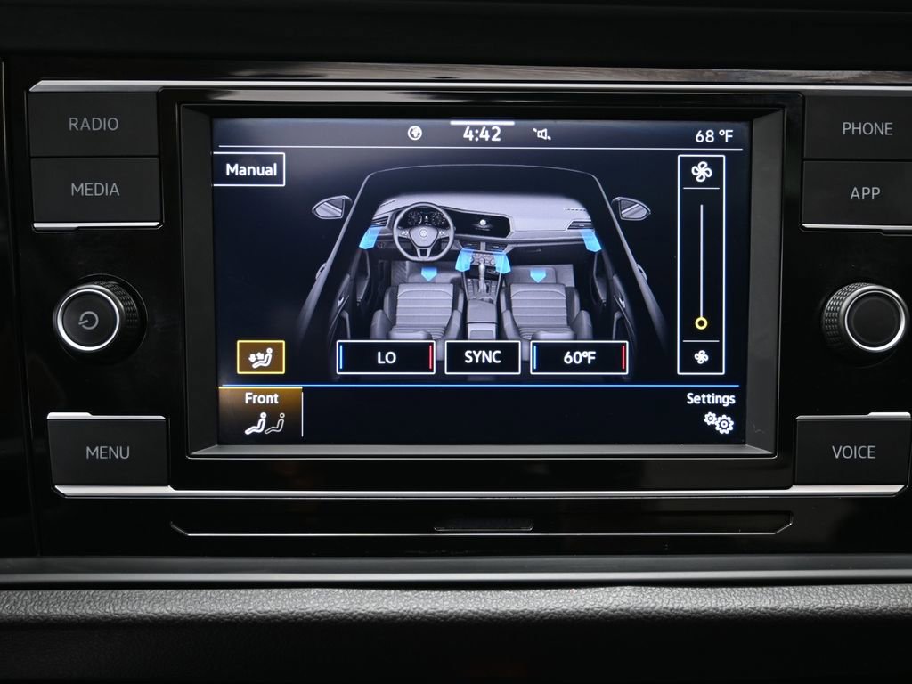 Used 2023 Volkswagen Jetta SE w/ Panoramic Sunroof Package image 23