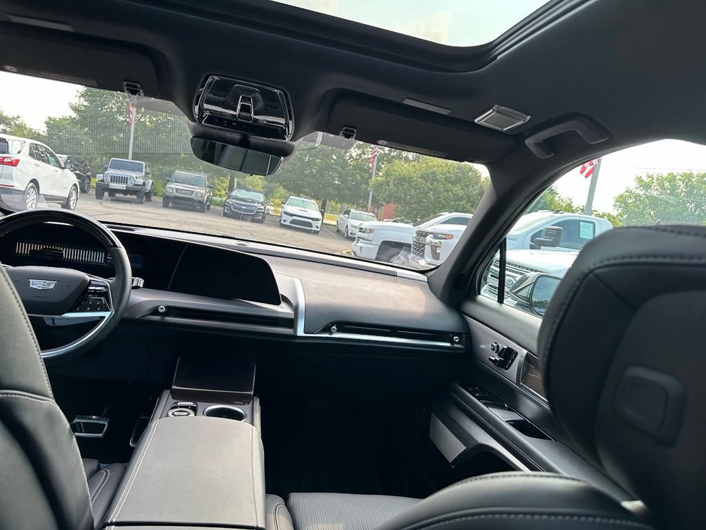 Certified 2026 Cadillac Vistiq Luxury AWD/4WD image 28