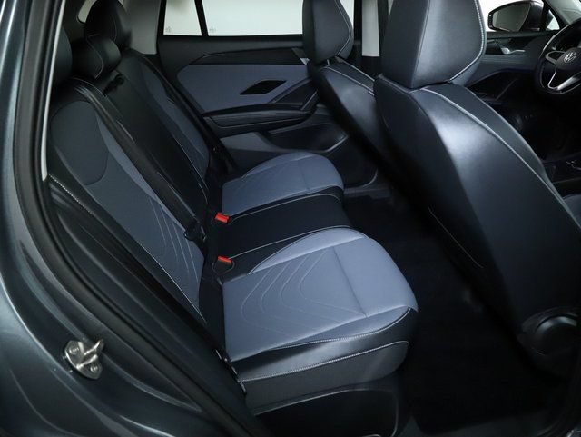 Certified 2025 Volkswagen Tiguan SE AWD/4WD image 31