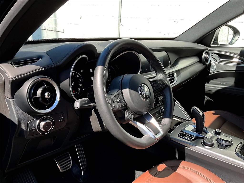 Used 2024 Alfa Romeo Stelvio Ti image 4
