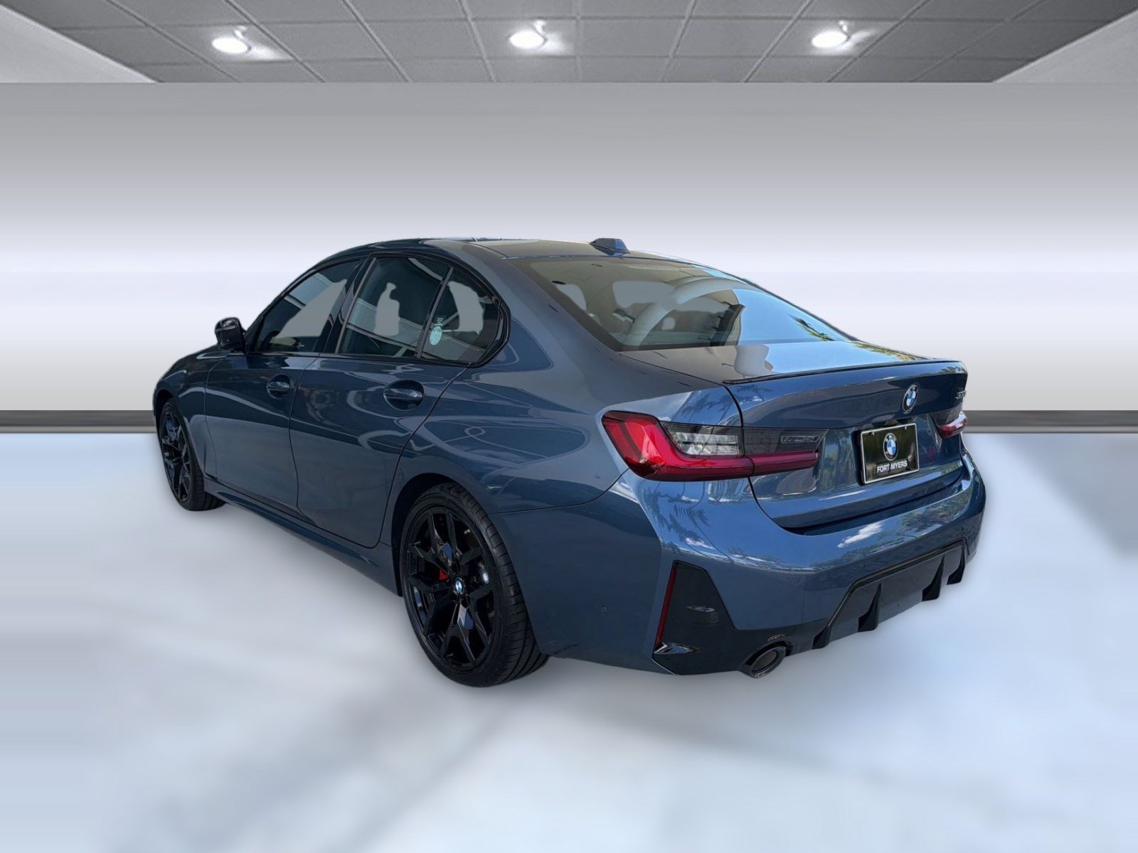 Used 2026 BMW 330i Sedan w/ M Sport Package RWD image 3
