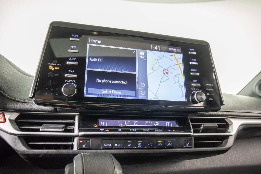 Used 2024 Toyota Sienna XLE Woodland Edition image 27