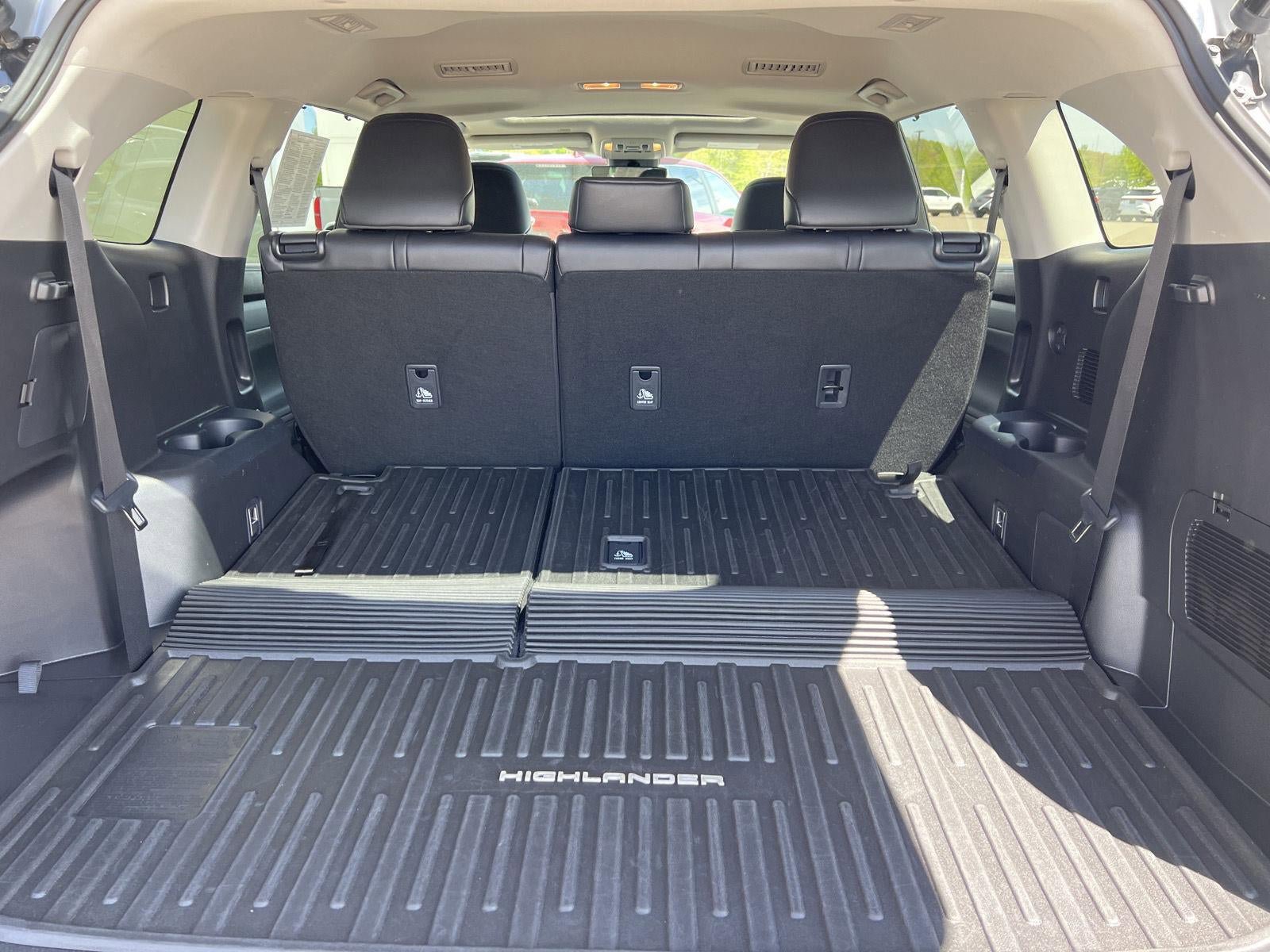 Used 2022 Toyota Highlander XLE AWD/4WD image 15