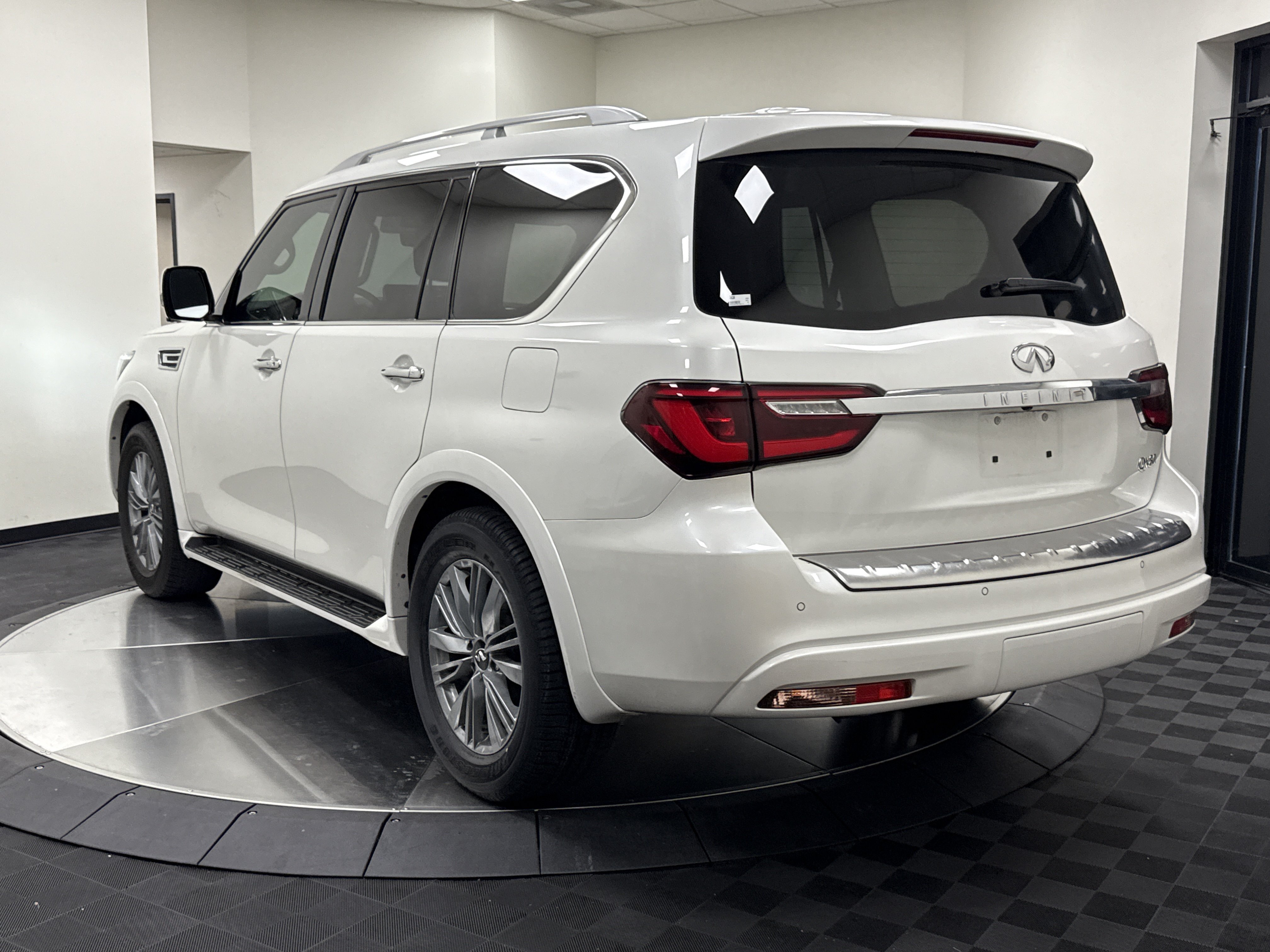 Certified 2024 INFINITI QX80 Luxe w/ Cargo Package RWD image 6