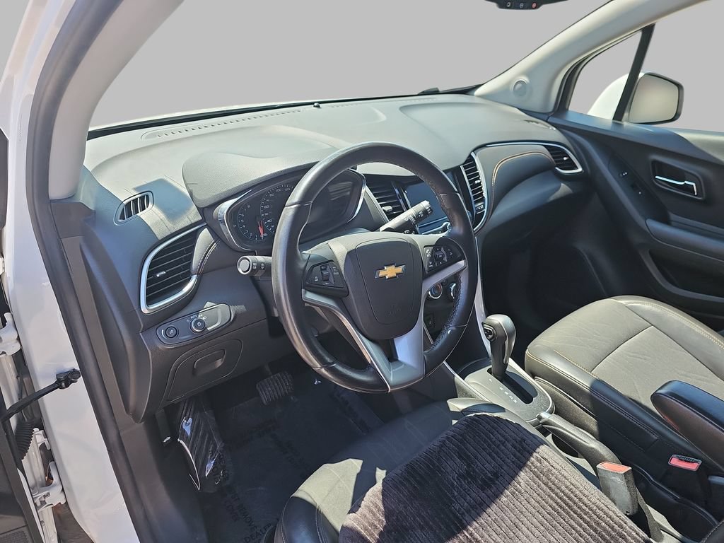 Certified 2019 Chevrolet Trax LT w/ LT Convenience Package FWD image 19