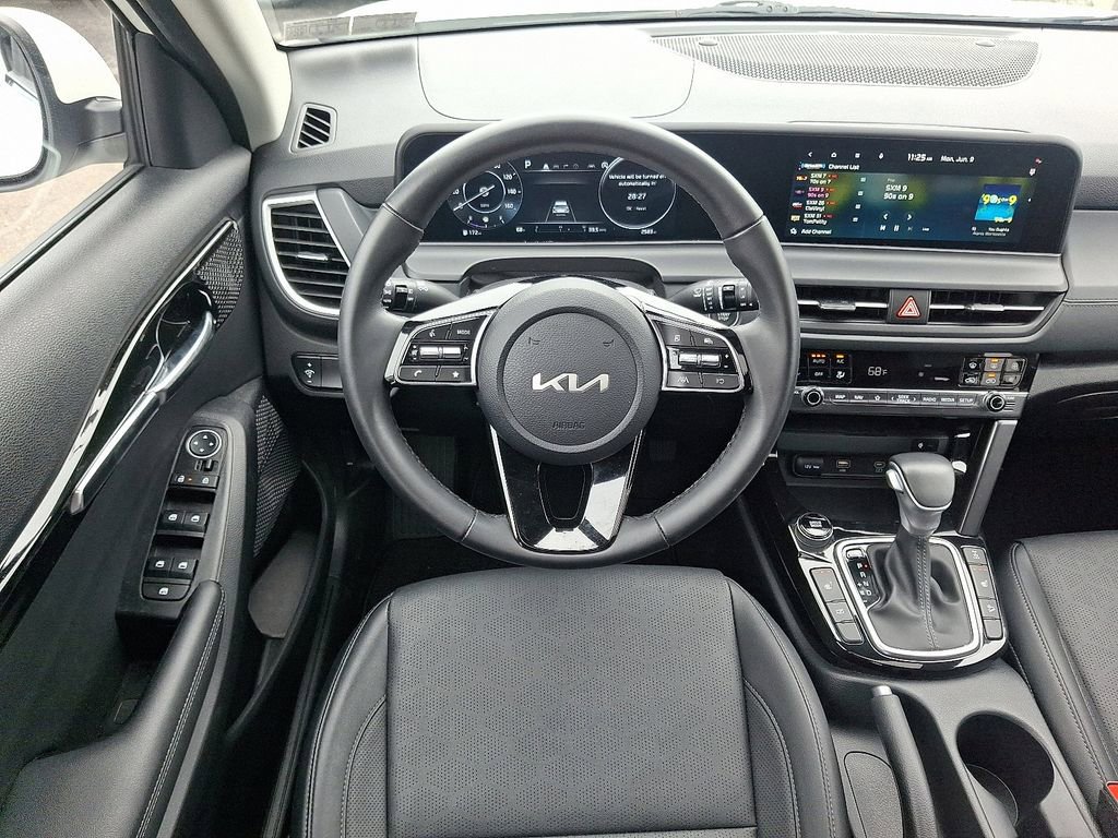 Used 2024 Kia Seltos EX image 12