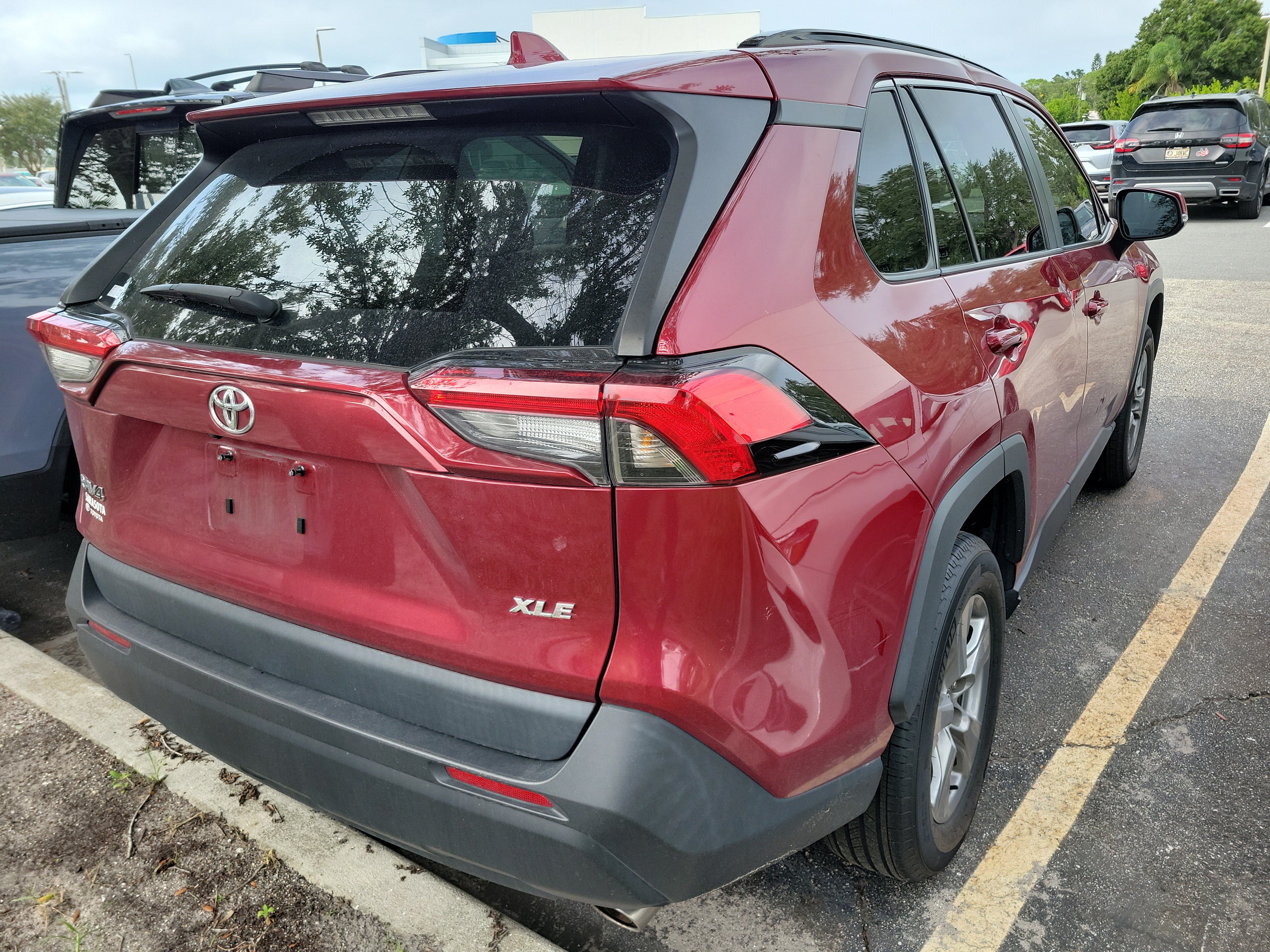 Used 2022 Toyota RAV4 XLE w/ Convenience Package FWD image 10