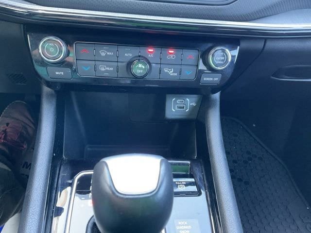 Used 2024 Jeep Compass Trailhawk image 28