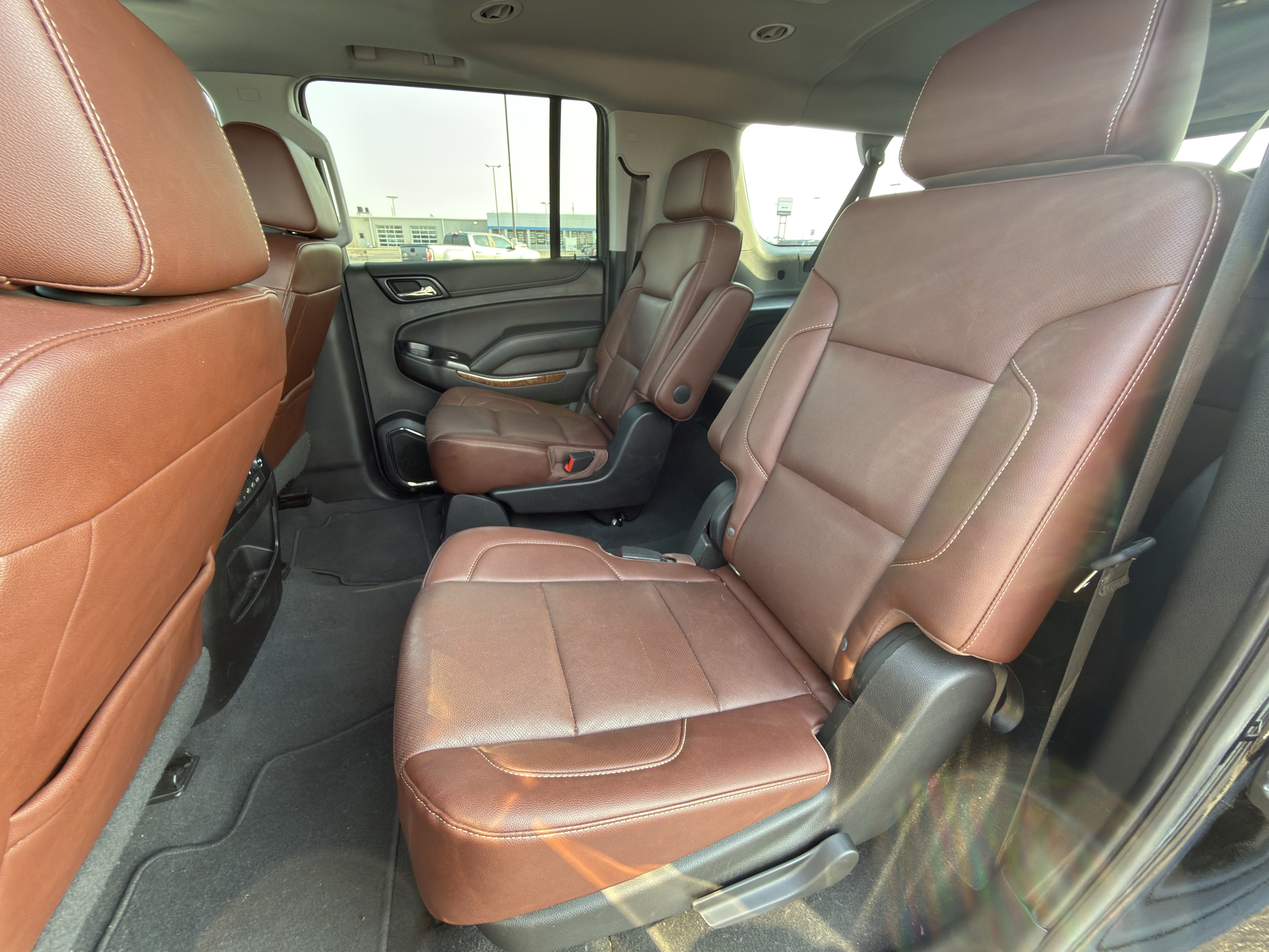 Used 2019 Chevrolet Suburban Premier w/ Premier Plus Edition AWD/4WD image 11