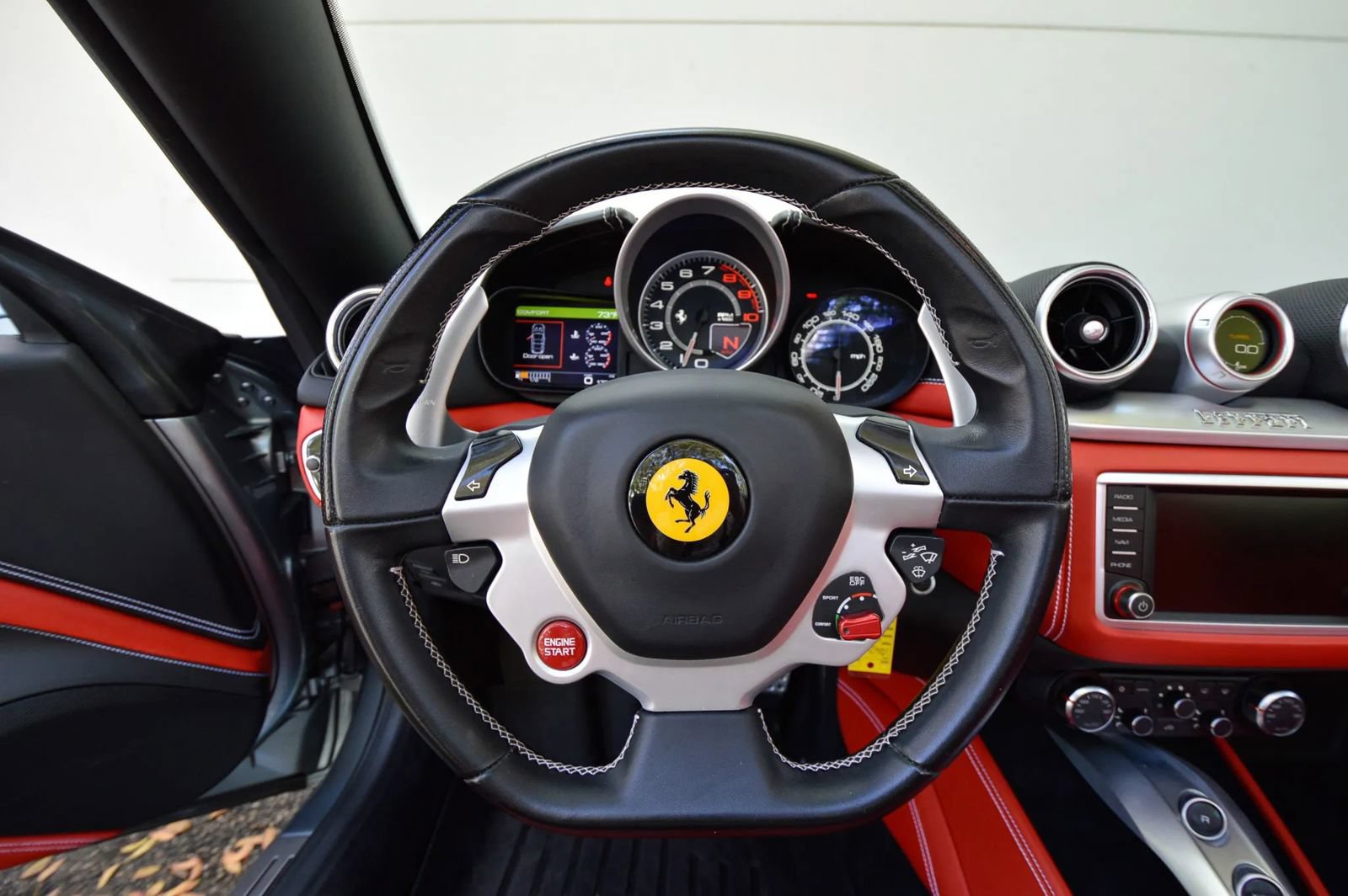 Used 2015 Ferrari California T RWD image 43