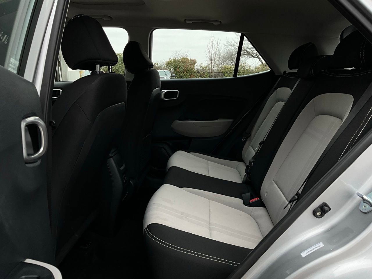 Used 2025 Hyundai Venue SEL image 10