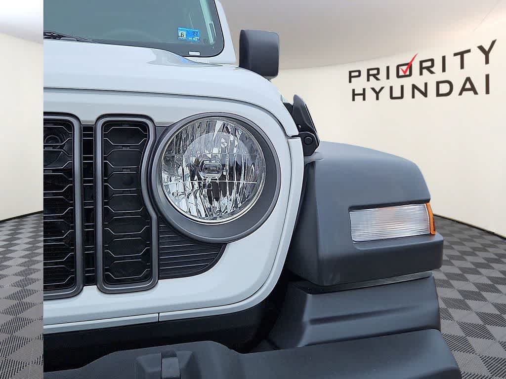 Used 2025 Jeep Wrangler Unlimited Sport AWD/4WD image 8