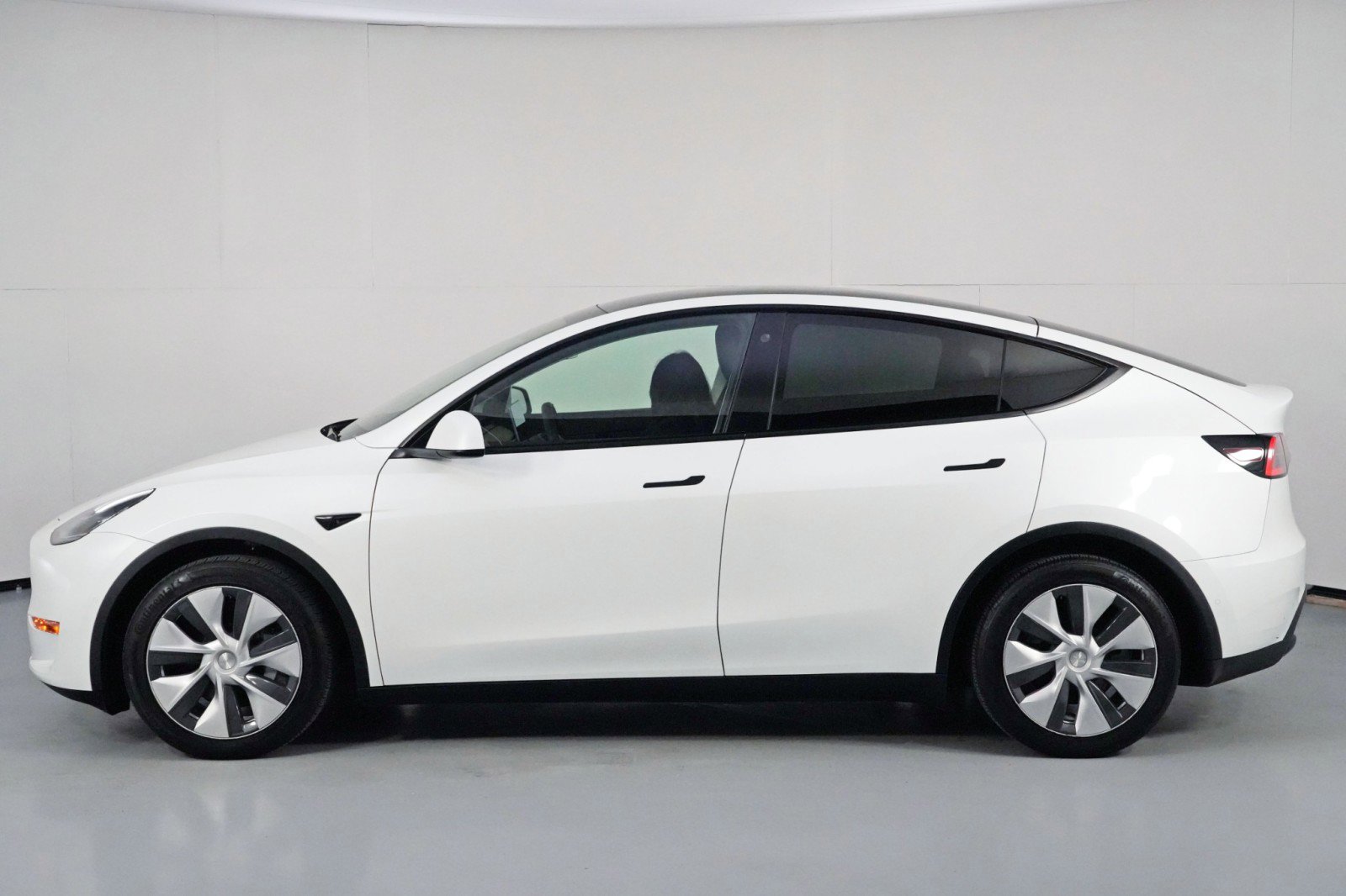 Used 2021 Tesla Model Y Long Range image 49