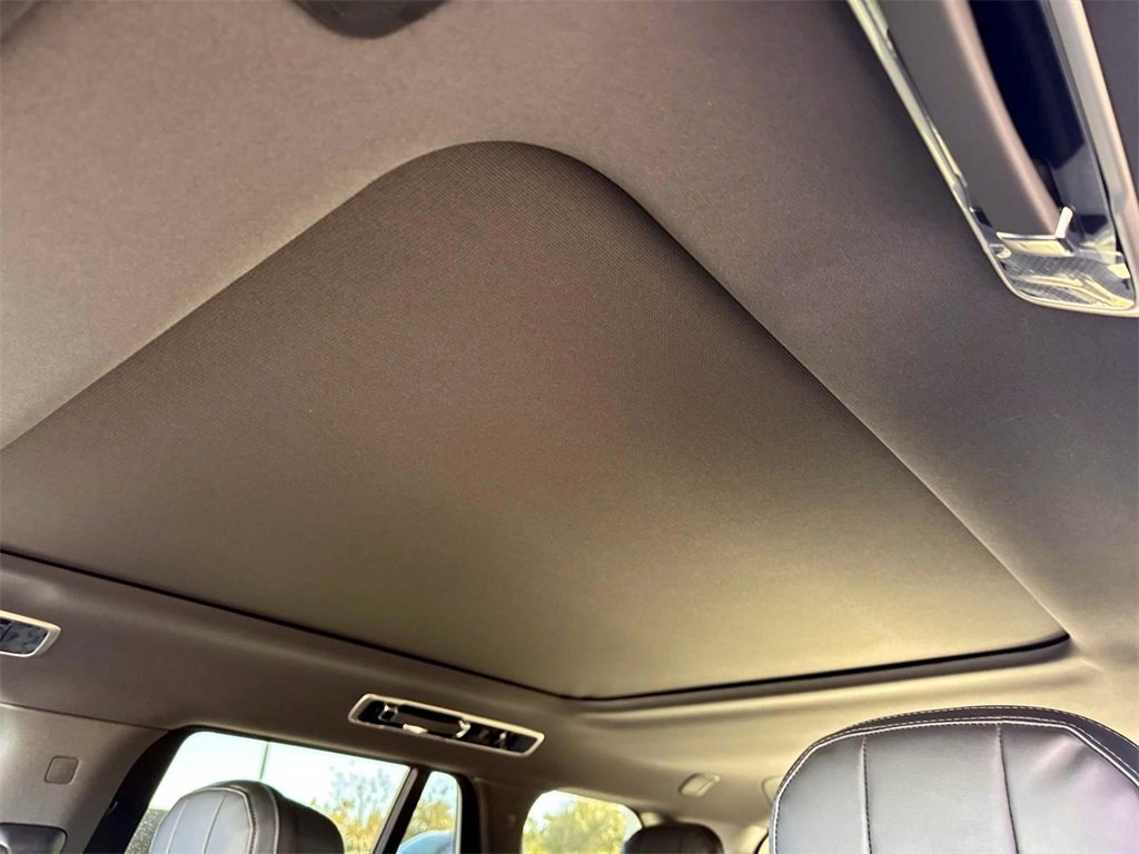 New 2026 Land Rover Range Rover SE image 18