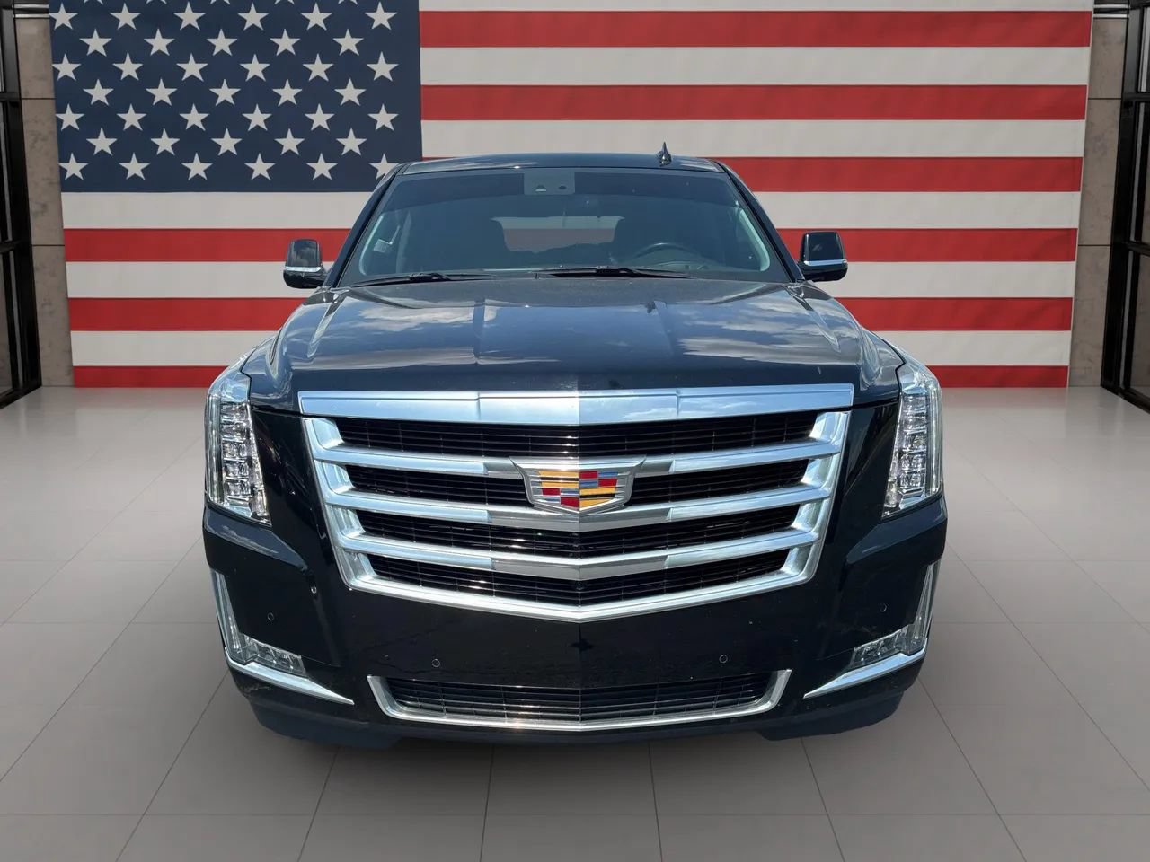 Used 2015 Cadillac Escalade Luxury AWD/4WD image 2