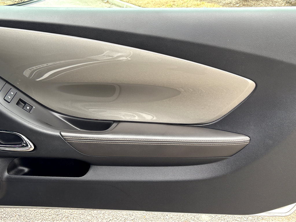 Used 2015 Chevrolet Camaro SS image 10