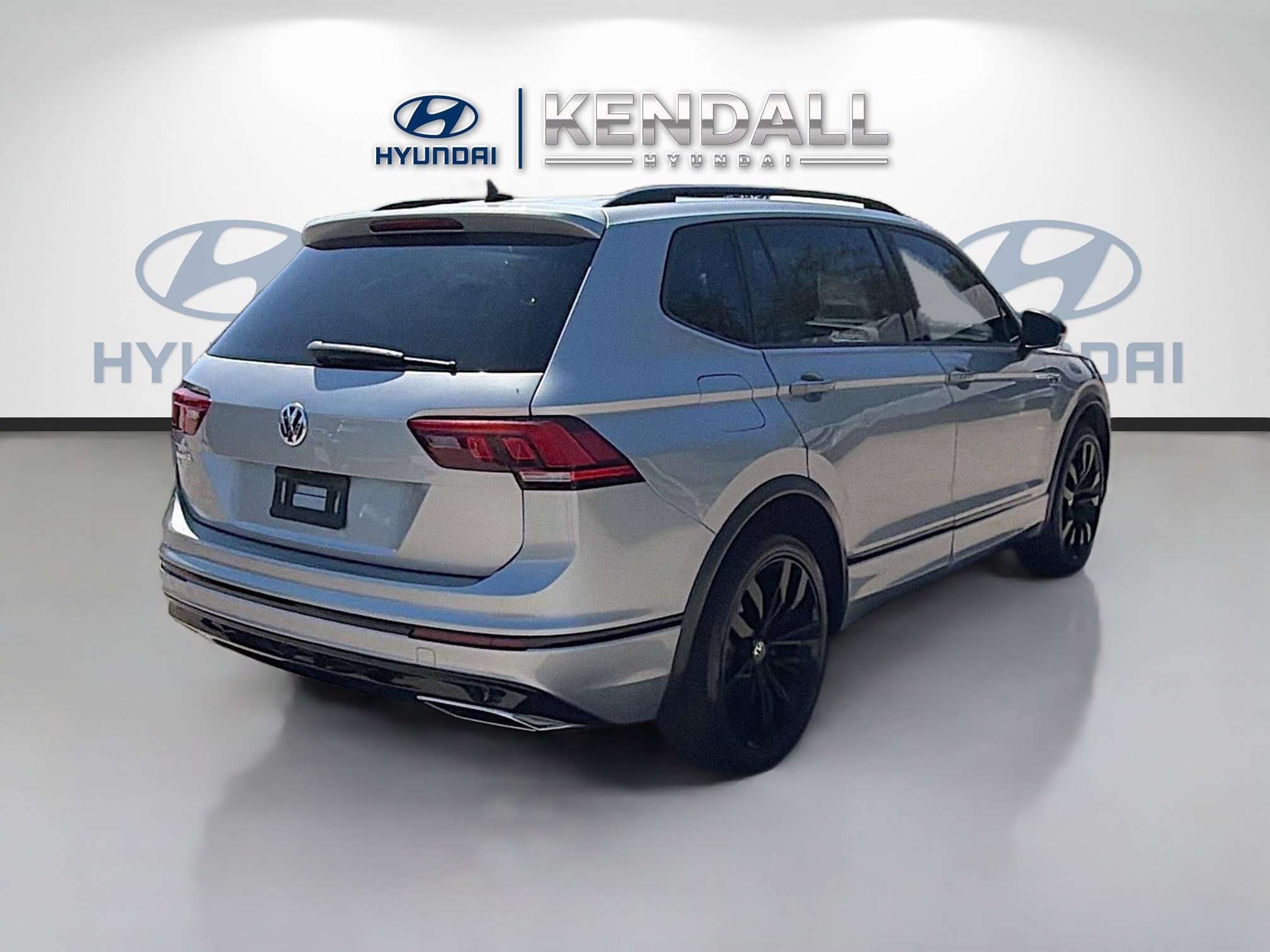 Used 2020 Volkswagen Tiguan SE R-Line image 6