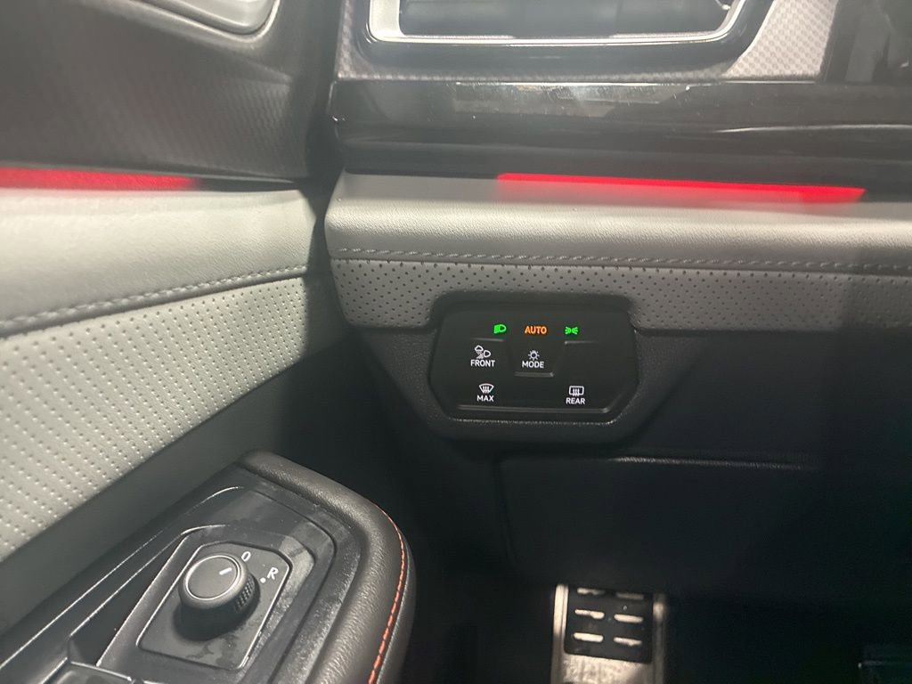 Used 2025 Volkswagen Atlas Peak Edition SE image 19