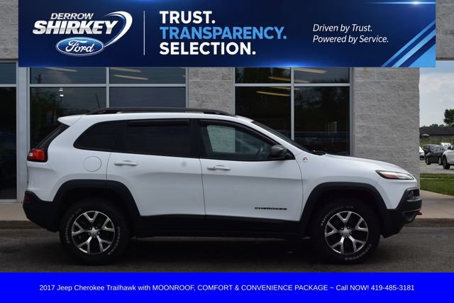 Used 2017 Jeep Cherokee Trailhawk w/ Comfort & Convenience Group AWD/4WD image 3