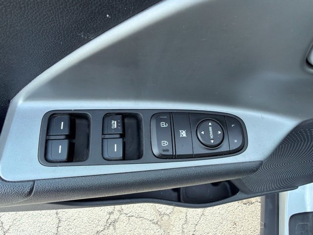 Used 2020 Kia Niro LX FWD image 10