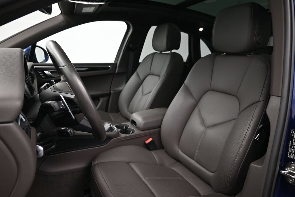Certified 2023 Porsche Macan AWD/4WD image 5