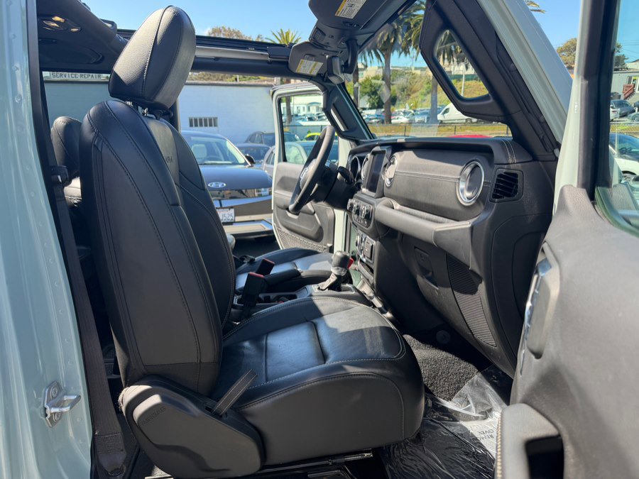 Used 2023 Jeep Wrangler Sahara AWD/4WD image 35