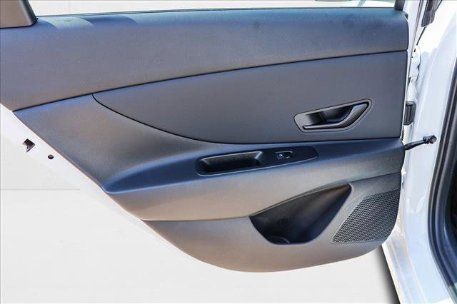 New 2025 Hyundai Elantra SEL image 23