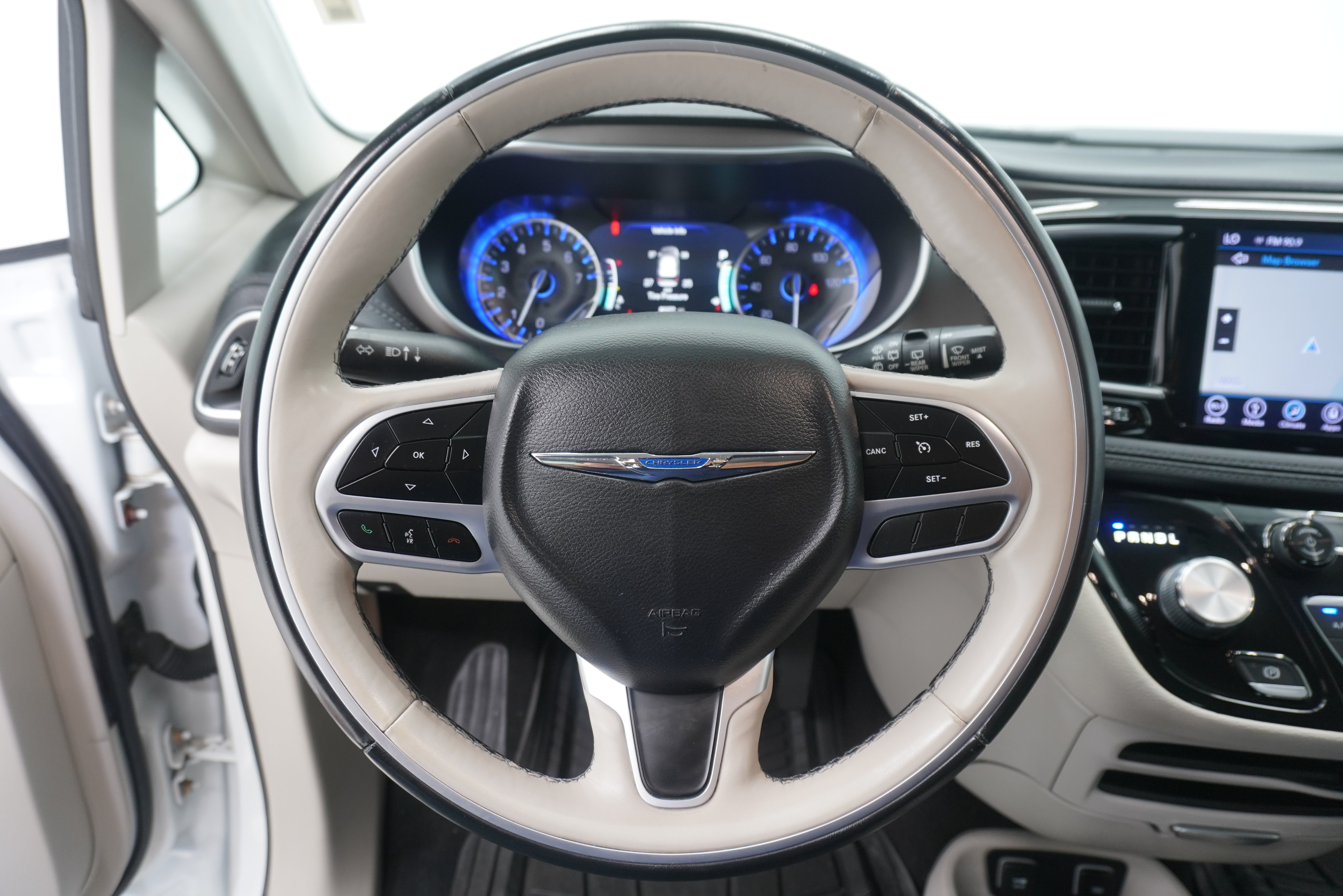 Used 2018 Chrysler Pacifica Limited FWD image 44