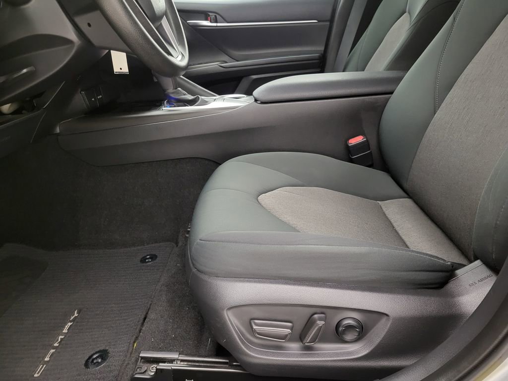 Used 2022 Toyota Camry LE image 2
