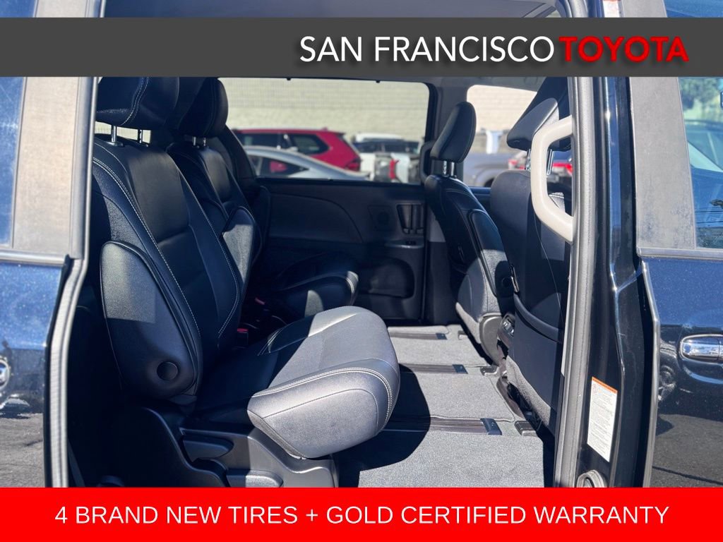 Certified 2019 Toyota Sienna SE w/ SE Preferred Package image 12