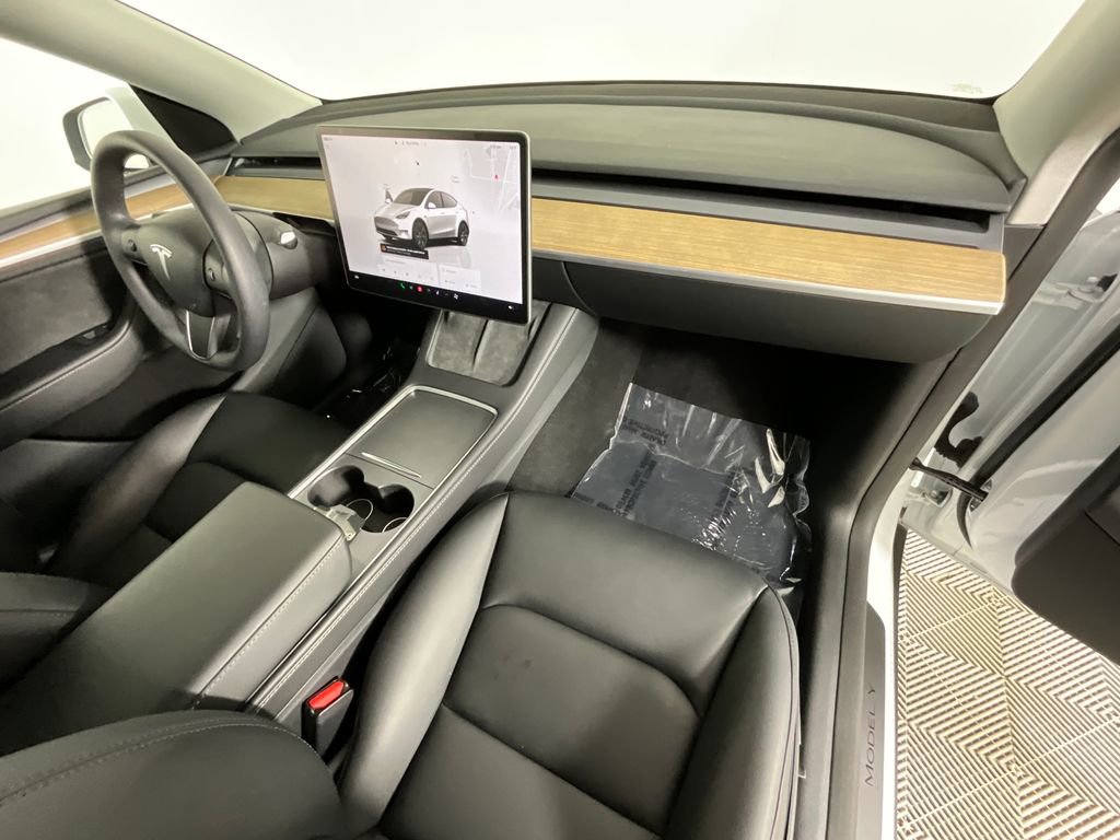 Used 2024 Tesla Model Y Long Range AWD/4WD image 19