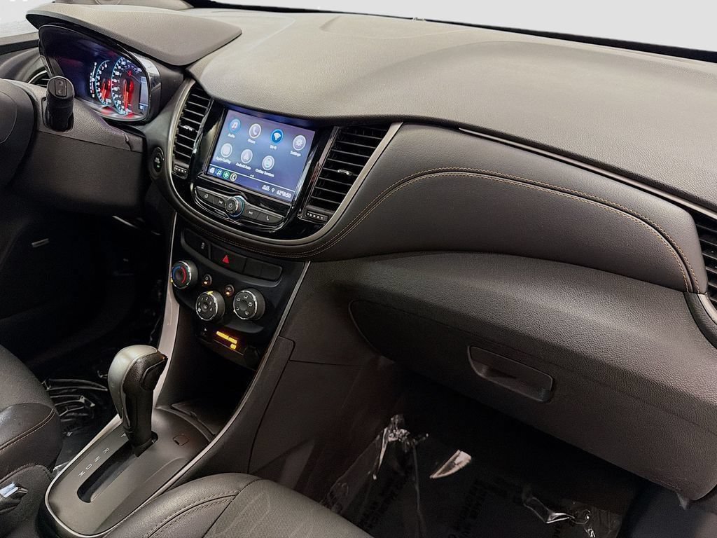 Used 2020 Chevrolet Trax LT w/ Sun & Sound Package FWD image 41