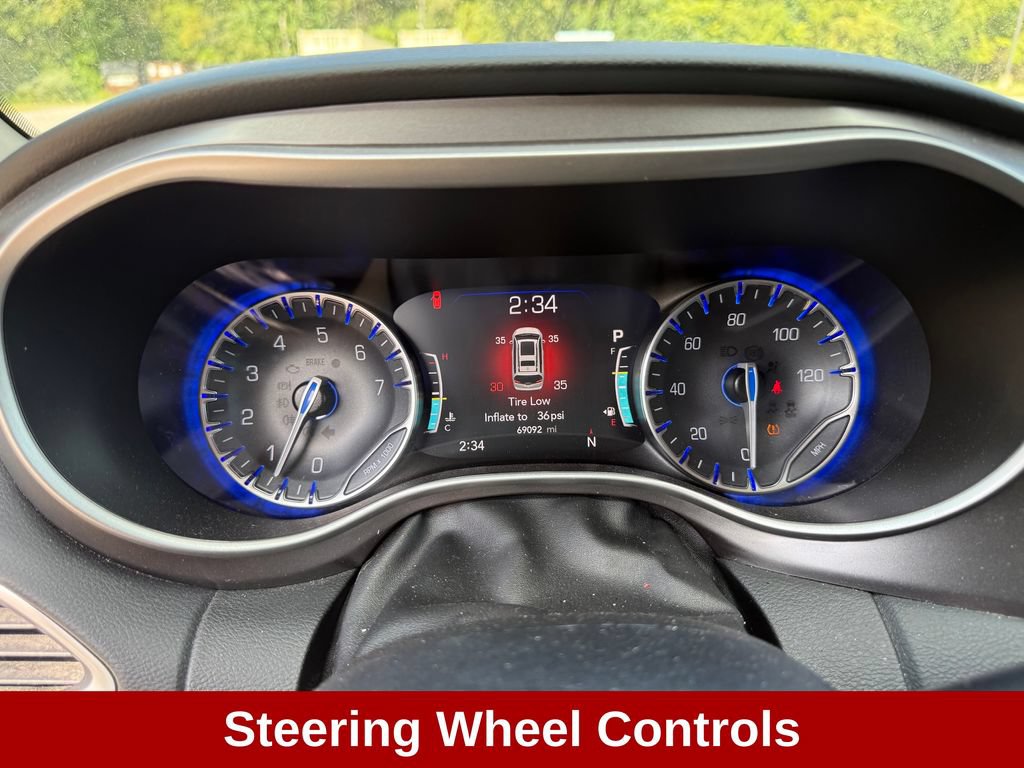 Used 2023 Chrysler Pacifica Touring-L FWD image 16