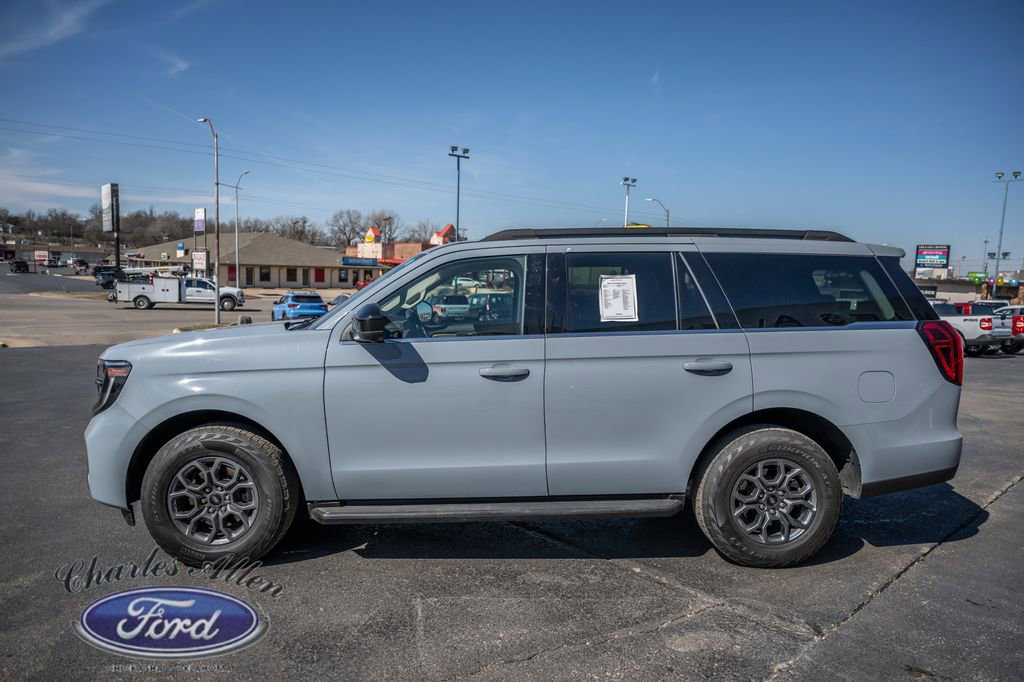 Used 2025 Ford Expedition Active image 4