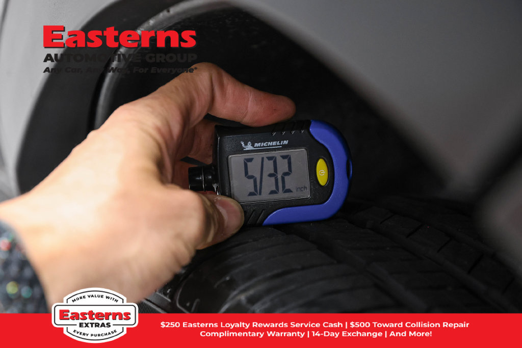 Used 2024 Chevrolet Trax RS FWD image 26