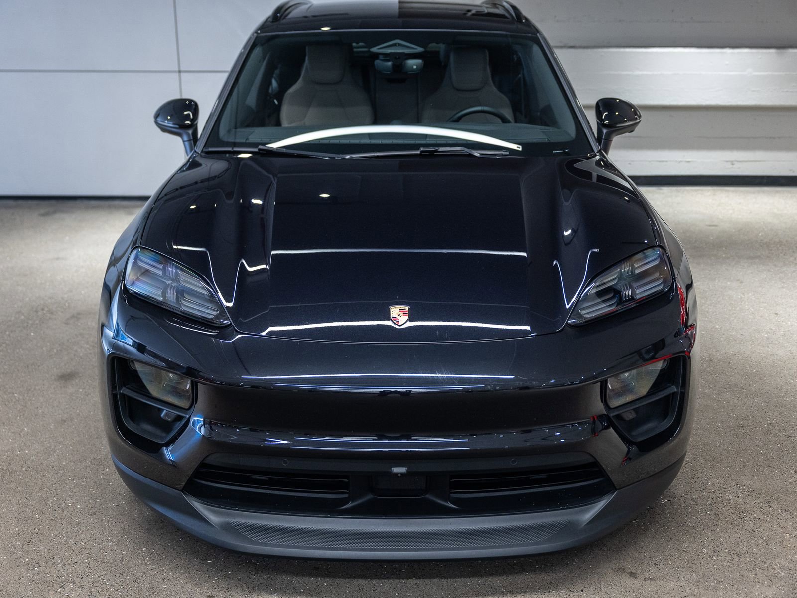 Certified 2025 Porsche Macan Electric image 8