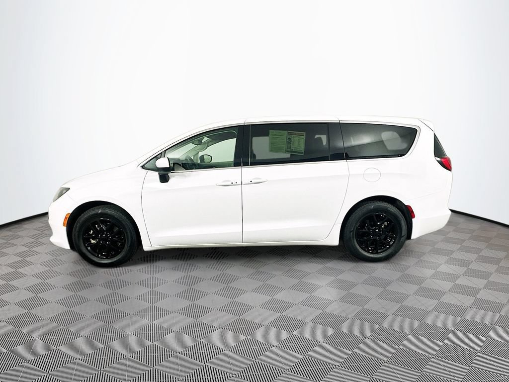 Certified 2023 Chrysler Voyager LX FWD image 6