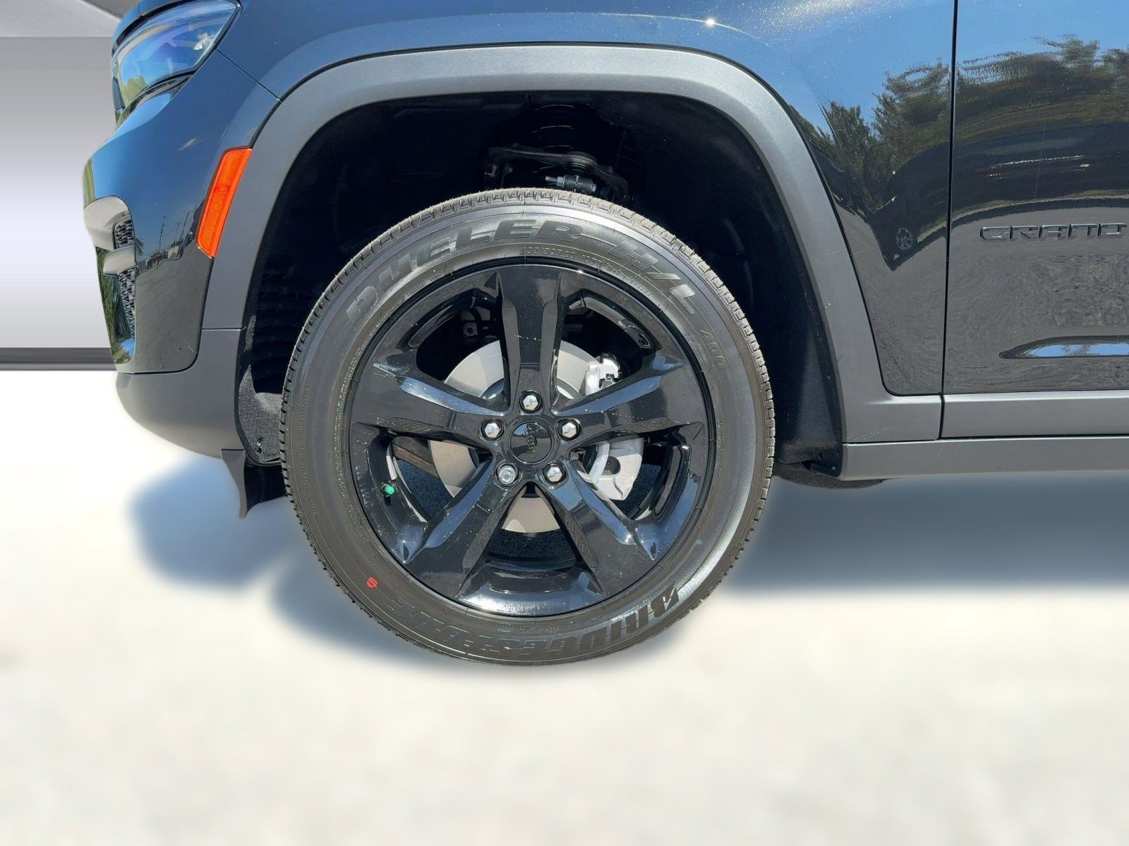 New 2025 Jeep Grand Cherokee Altitude image 11