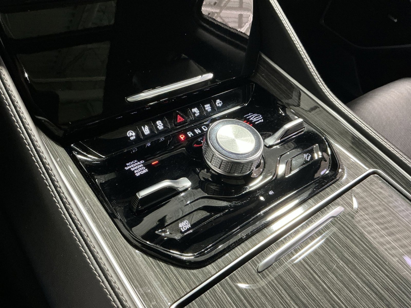 Used 2022 Jeep Wagoneer Series III w/ Premium Group I image 30