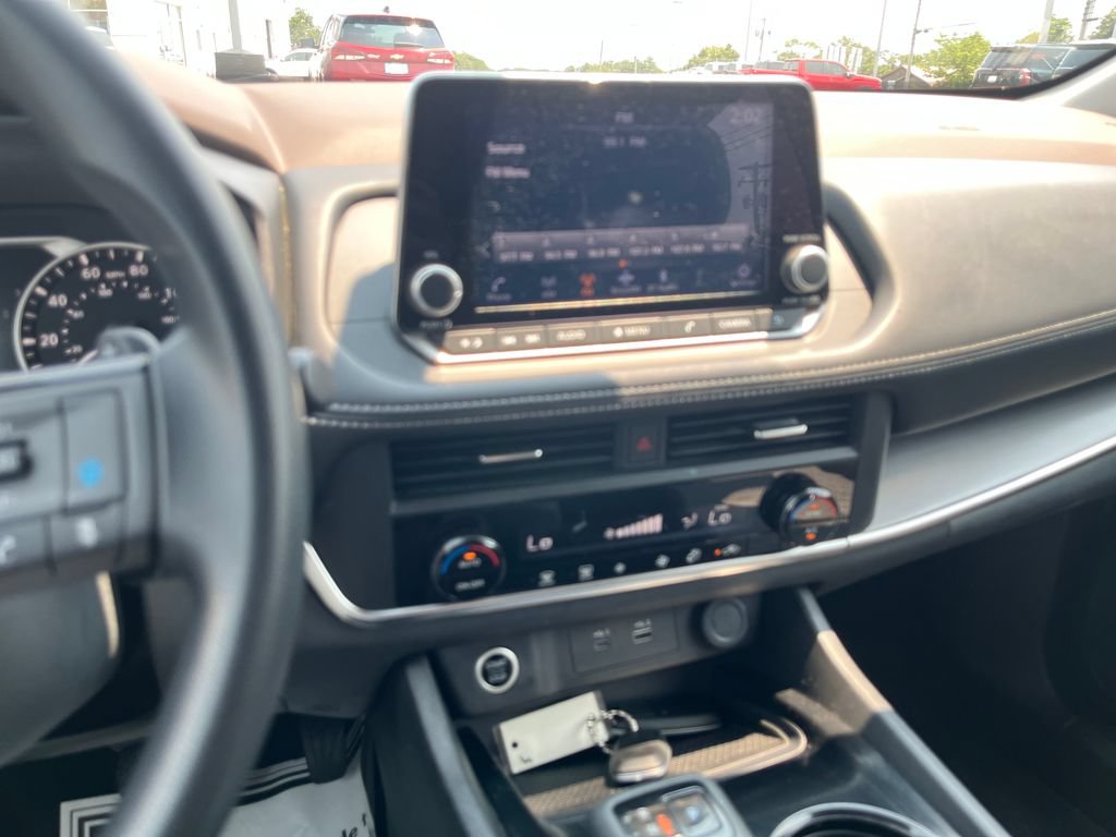 Used 2023 Nissan Rogue SV AWD/4WD image 19