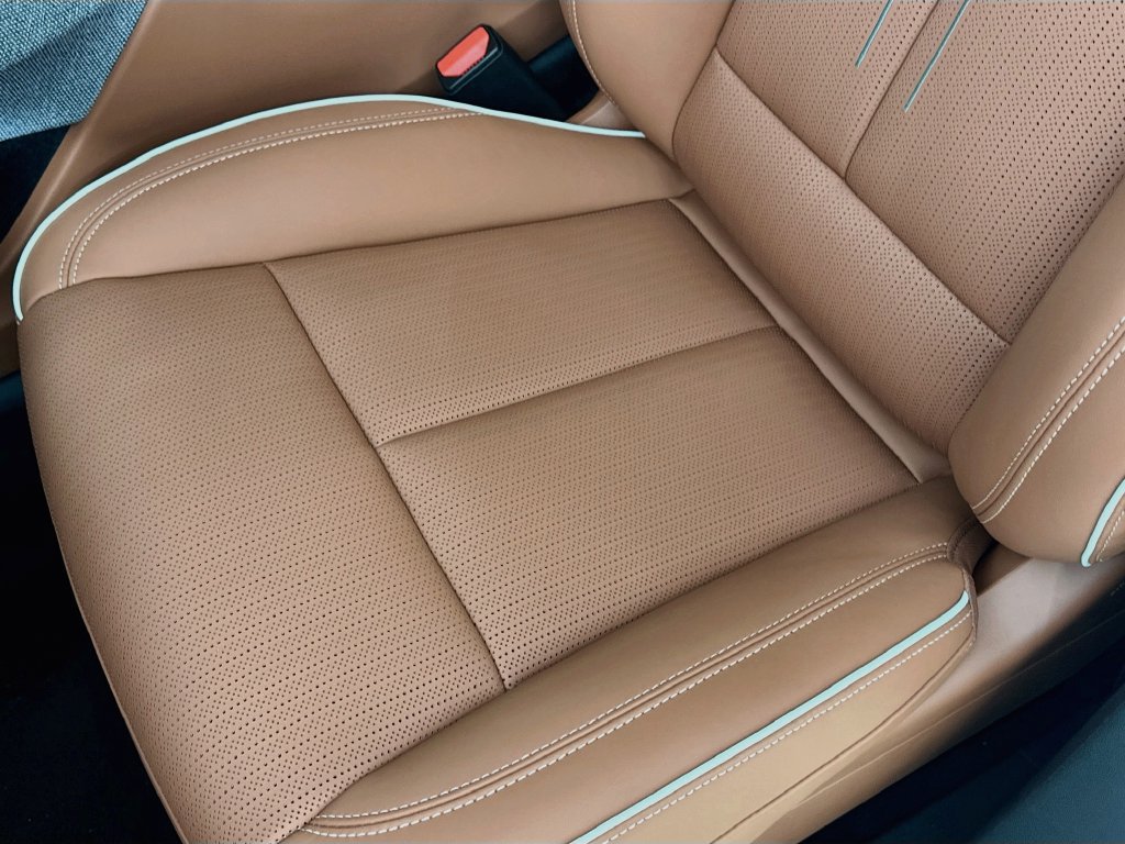 New 2027 Cadillac Optiq Premium Luxury w/ LPO, Floor Liner Package AWD/4WD image 24
