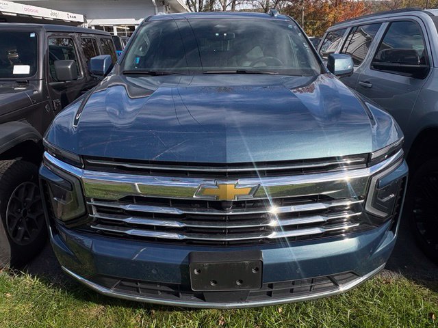 Used 2025 Chevrolet Suburban LT AWD/4WD image 8