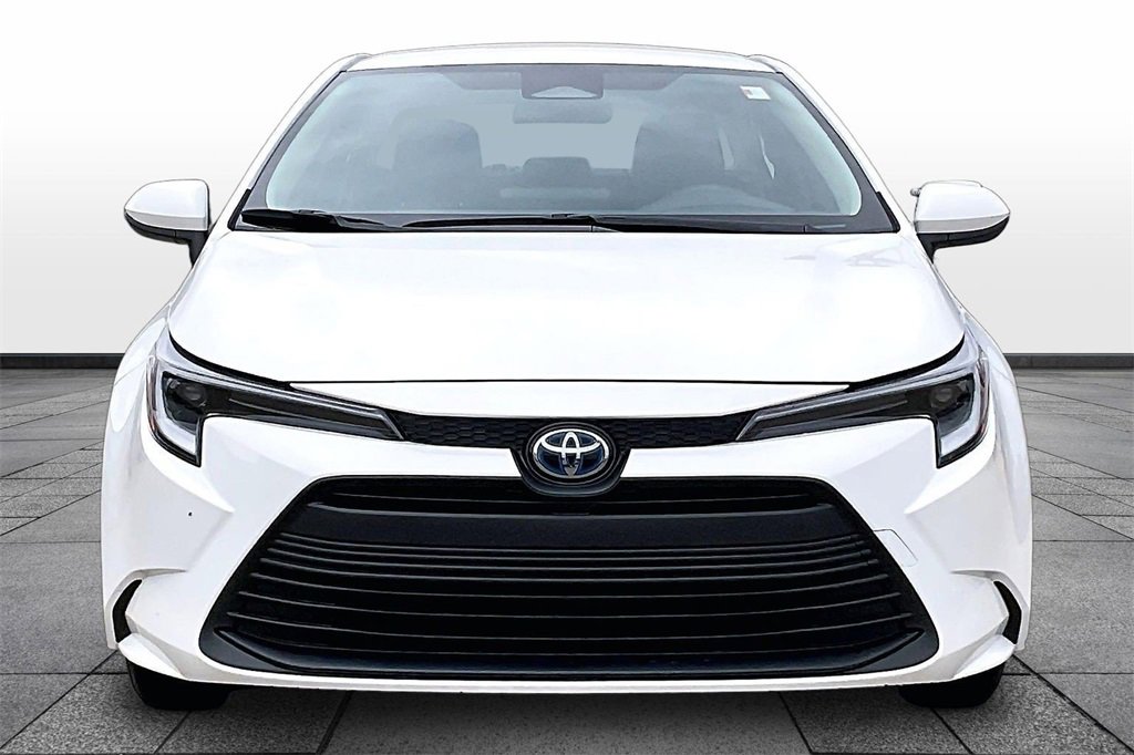 Used 2024 Toyota Corolla LE image 3