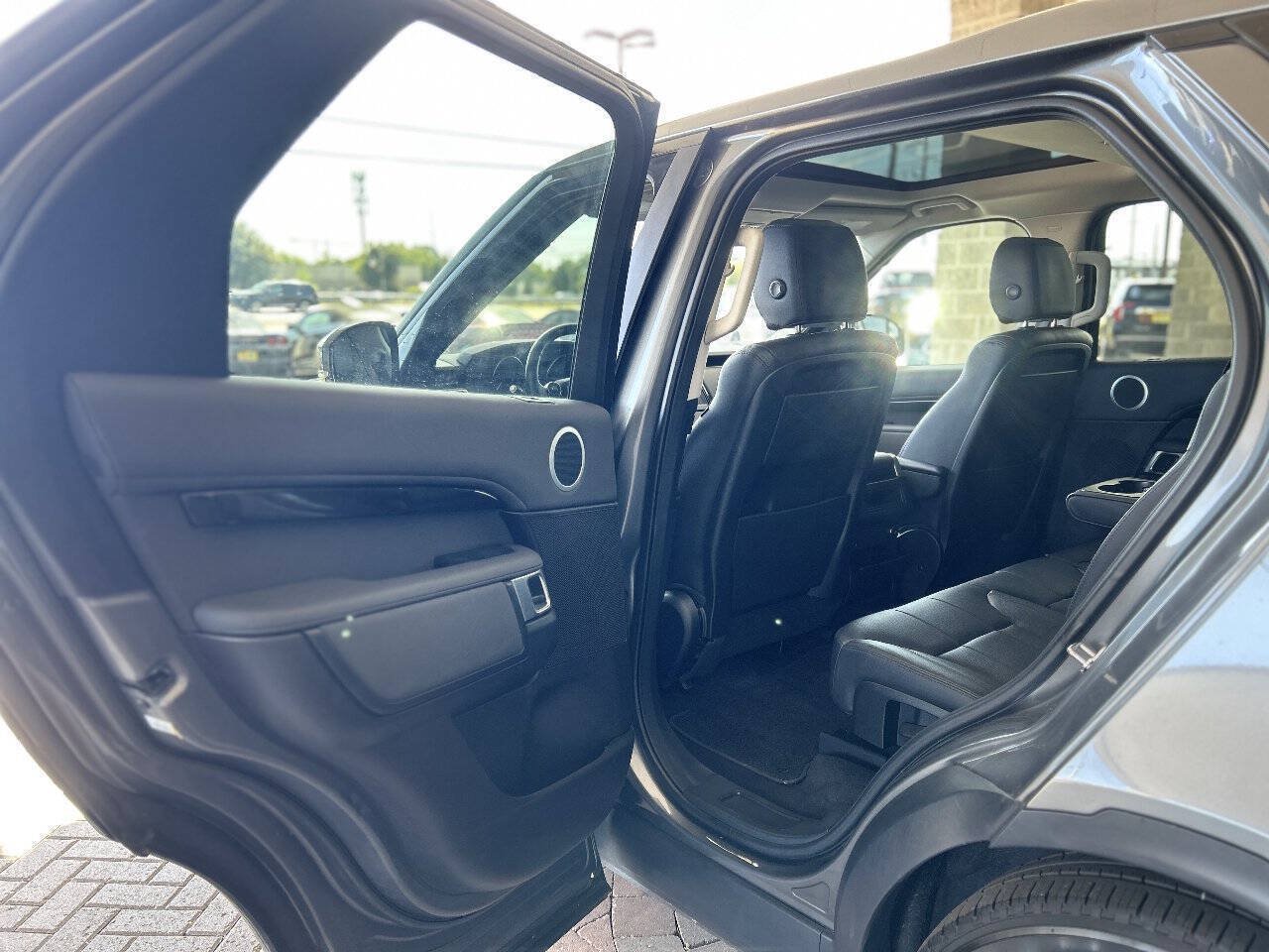 Used 2018 Land Rover Discovery SE AWD/4WD image 41