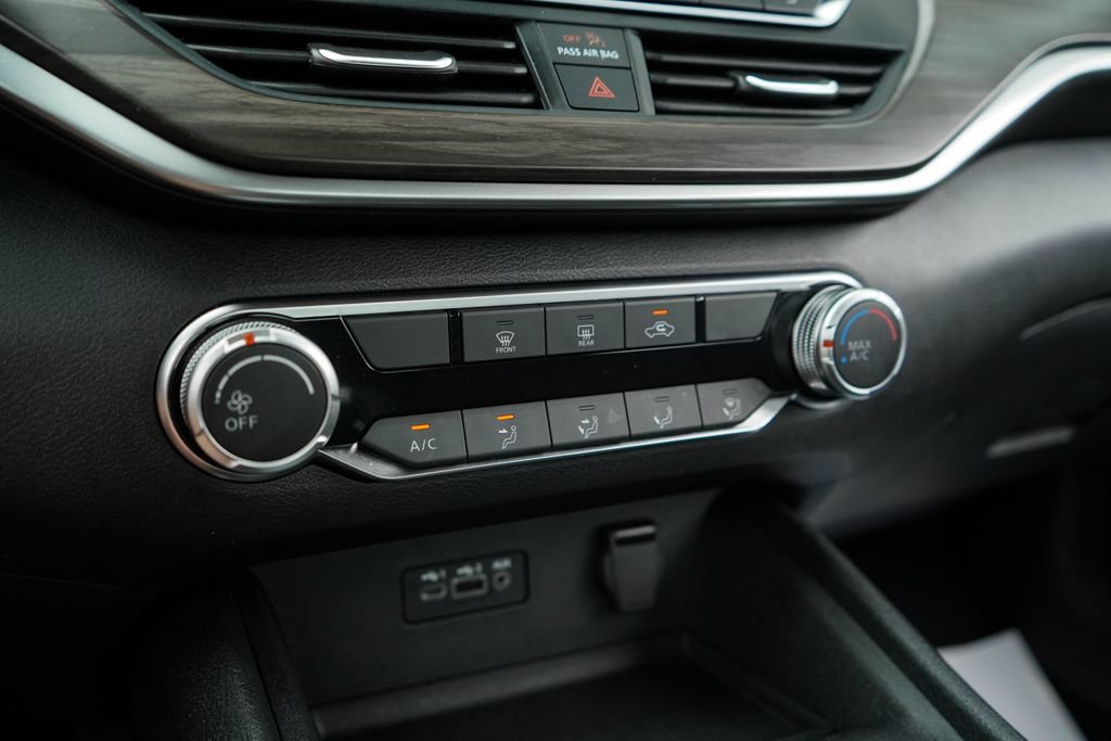 Used 2025 Nissan Altima 2.5 SV FWD image 26